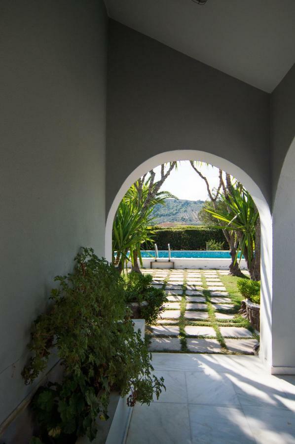 Country Villa Peloponnese With Tennis Court And Pool Zevgolateíon Exterior photo