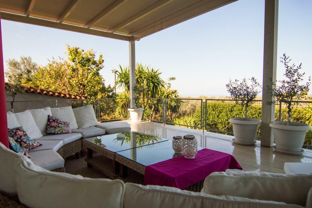 Country Villa Peloponnese With Tennis Court And Pool Zevgolateíon Exterior photo