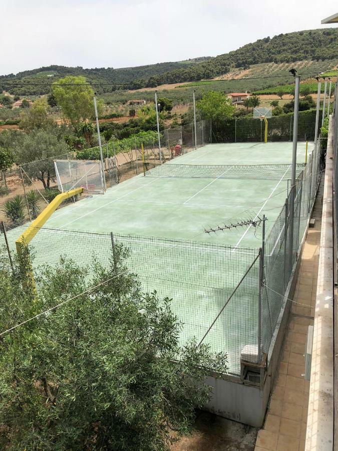 Country Villa Peloponnese With Tennis Court And Pool Zevgolateíon Exterior photo